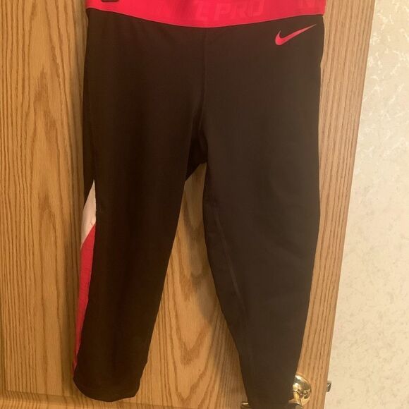 Women’s Nike leggings. Size medium. - Picture 1 of 11
